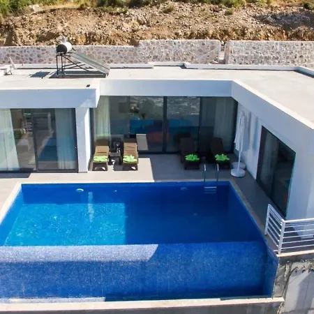 Uezuemlue 2 Bedroom Secluded With Private Pool Hot Tub