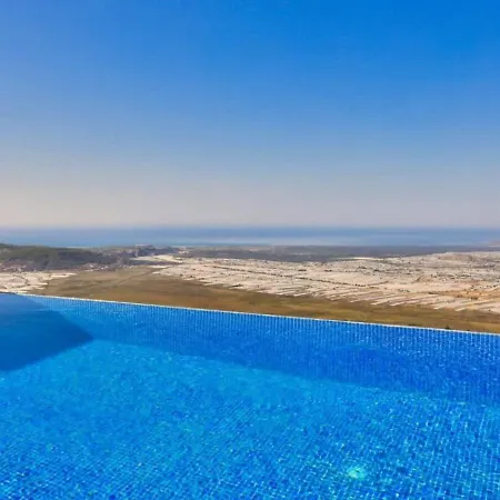 Uezuemlue 2 Bedroom Secluded With Private Pool Hot Tub