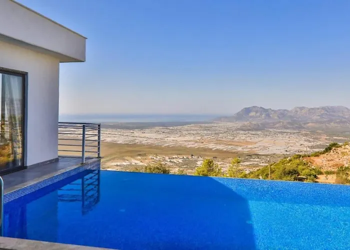 Uezuemlue 2 Bedroom Secluded With Private Pool Hot Tub Vila