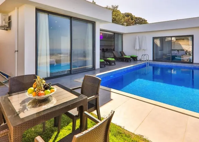 Uezuemlue 2 Bedroom Secluded With Private Pool Hot Tub Vila