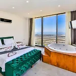 Uezuemlue 2 Bedroom Secluded With Private Pool Hot Tub *