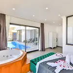 Uezuemlue 2 Bedroom Secluded With Private Pool Hot Tub *