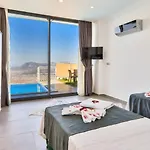 Uezuemlue 2 Bedroom Secluded With Private Pool Hot Tub