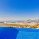 Uezuemlue 2 Bedroom Secluded With Private Pool Hot Tub * كالكان