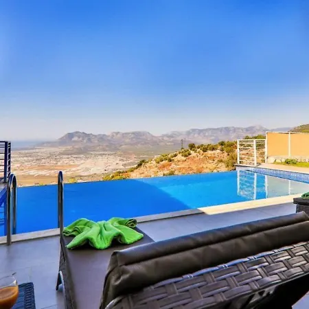 Uezuemlue 2 Bedroom Secluded With Private Pool Hot Tub * カルカン