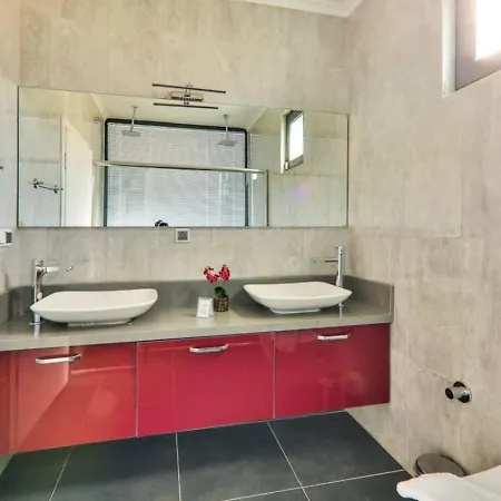 Uezuemlue 2 Bedroom Secluded With Private Pool Hot Tub *