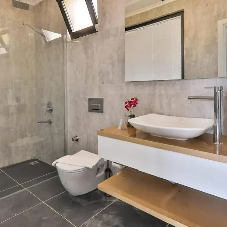 Villa Uezuemlue 2 Bedroom Secluded With Private Pool Hot Tub Kalkan