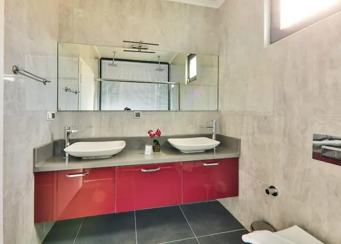 Uezuemlue 2 Bedroom Secluded With Private Pool Hot Tub *