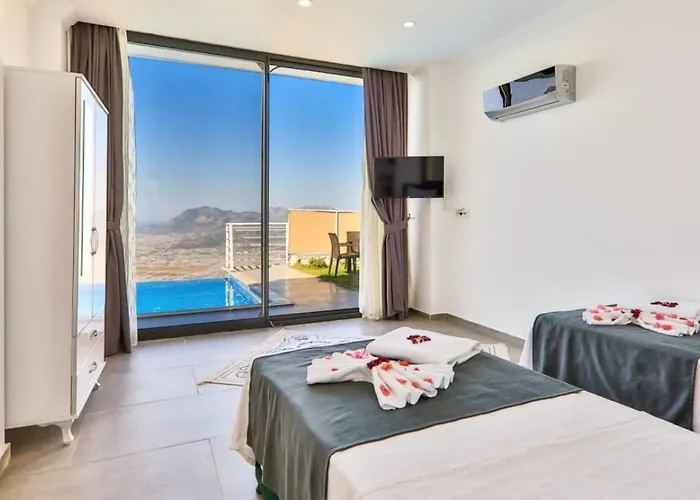 Uezuemlue 2 Bedroom Secluded With Private Pool Hot Tub
