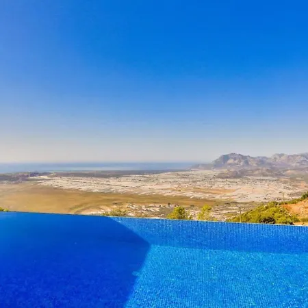 Uezuemlue 2 Bedroom Secluded With Private Pool Hot Tub * קלקן